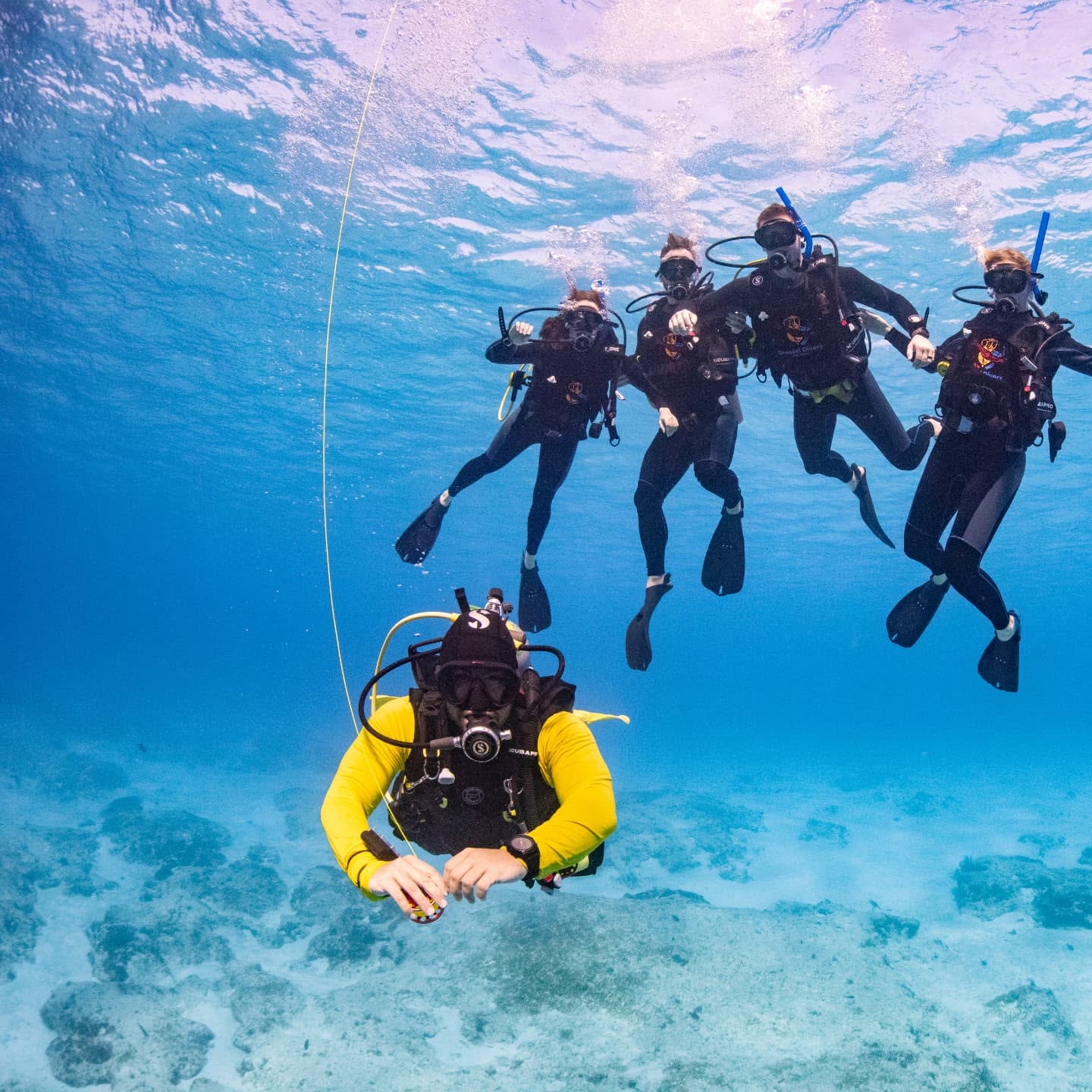 Scuba diving group with a dive master in Cozumel