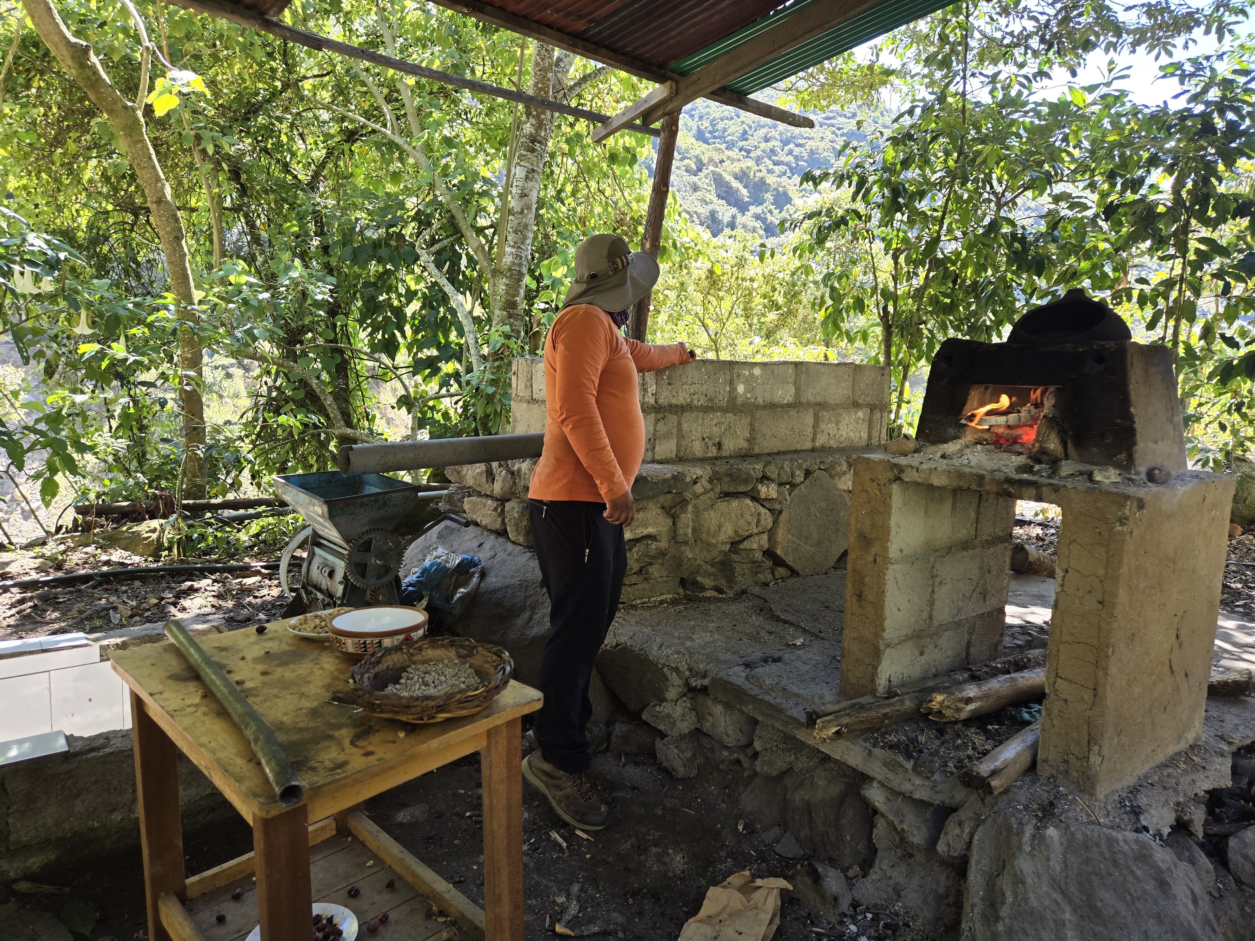 Roasting and preparing coffee beans by hand